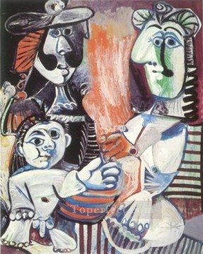 Pablo Picasso Painting - Hombre mujer y niño 2 1970 Pablo Picasso